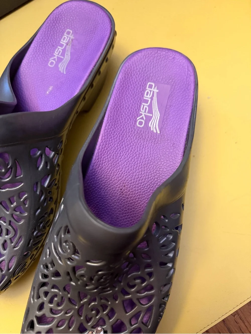 Dansko silver Pippa Slip-On Clogs & Floral Cutouts Sz. 41/10.5 - Picture 5 of 6